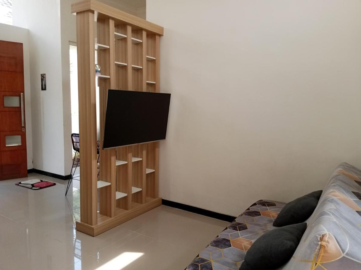 Villa Harmony Syariah II Batu  Exterior photo
